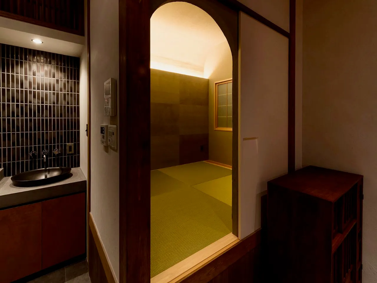 'Nijiri-guchi' and Tea Rooms – Townhouse Features
