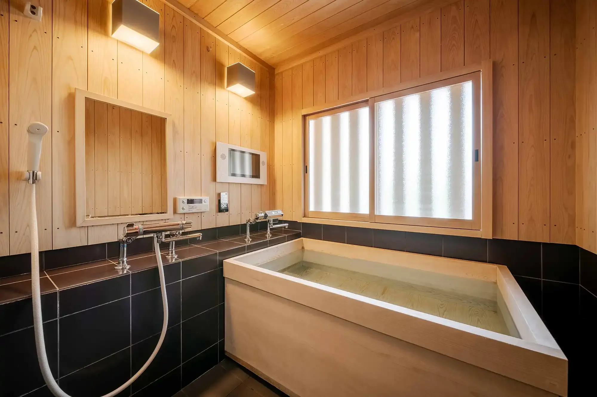 Traditional Kyoto Townhouse Homes with 2 or More Full Baths