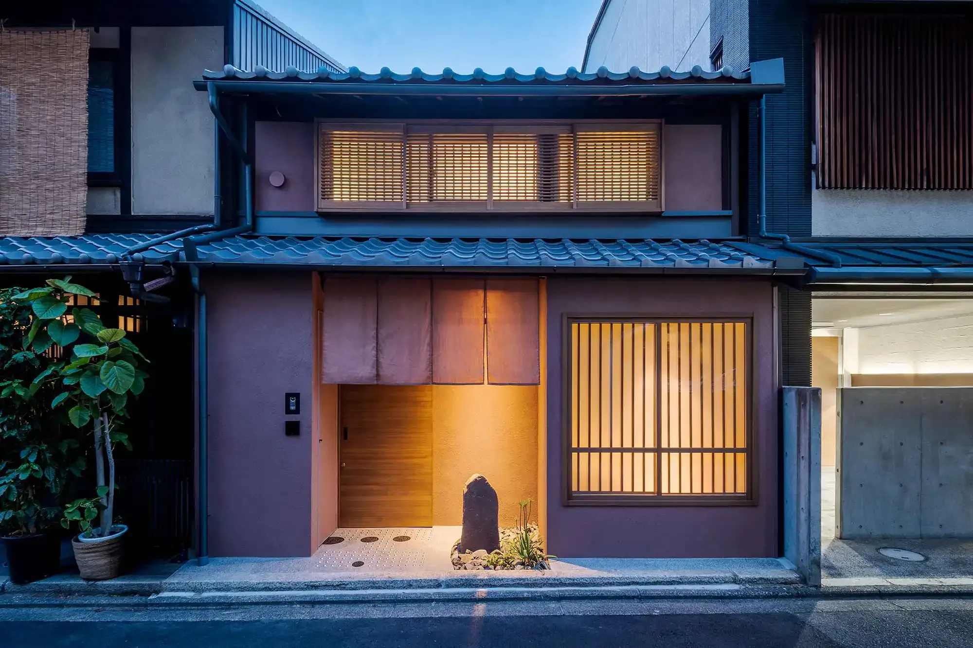 ’Mitsuna’ — interior view 1